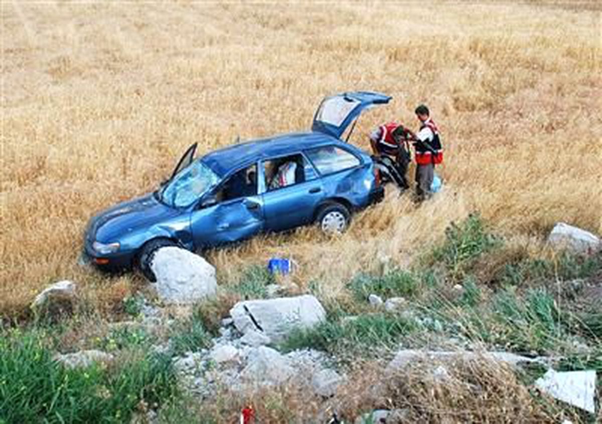 Otomobil Şarampole Devrildi: 6 Yaralı