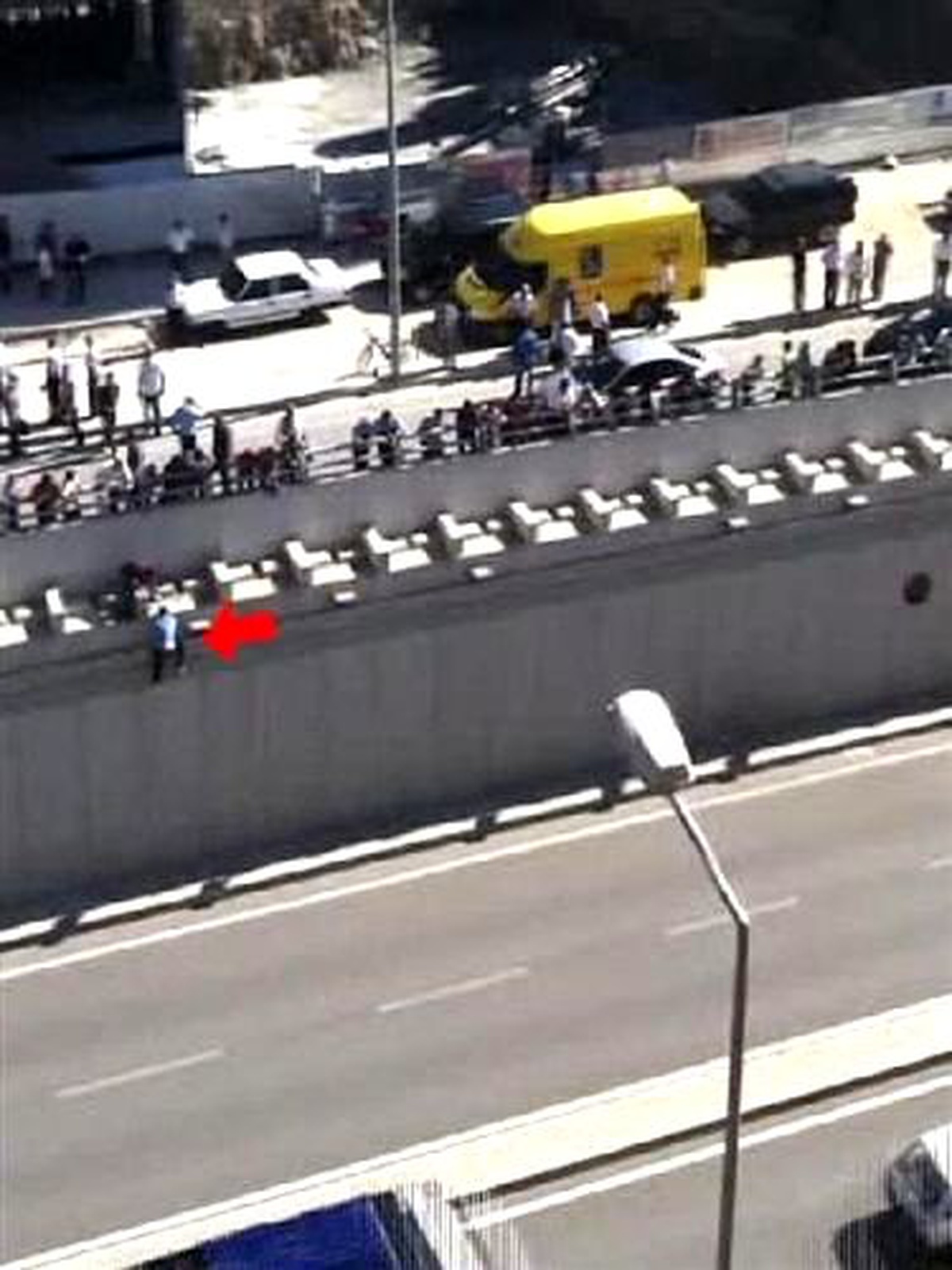 Polisi Bıçaklayan Zanlının Film Gibi Kaçışı