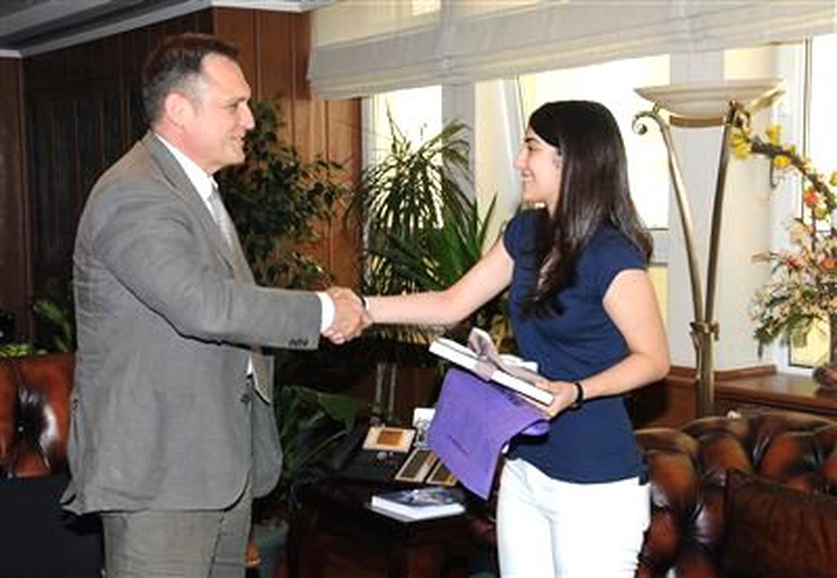 Rektör Tuncer: "Piyano Çalabilmek İçin 24 Saat Çalışmaya Razıyım"