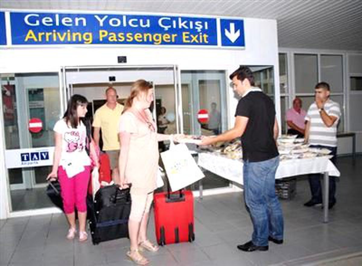 Taılwınd Havayolları Gazipaşa\'ya İlk Uçuşunu Yaptı