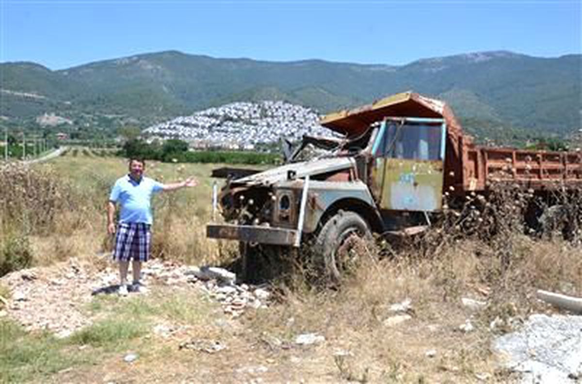 Terk Edilen Araçlar Çevre Kirliliği Oluşturuyor