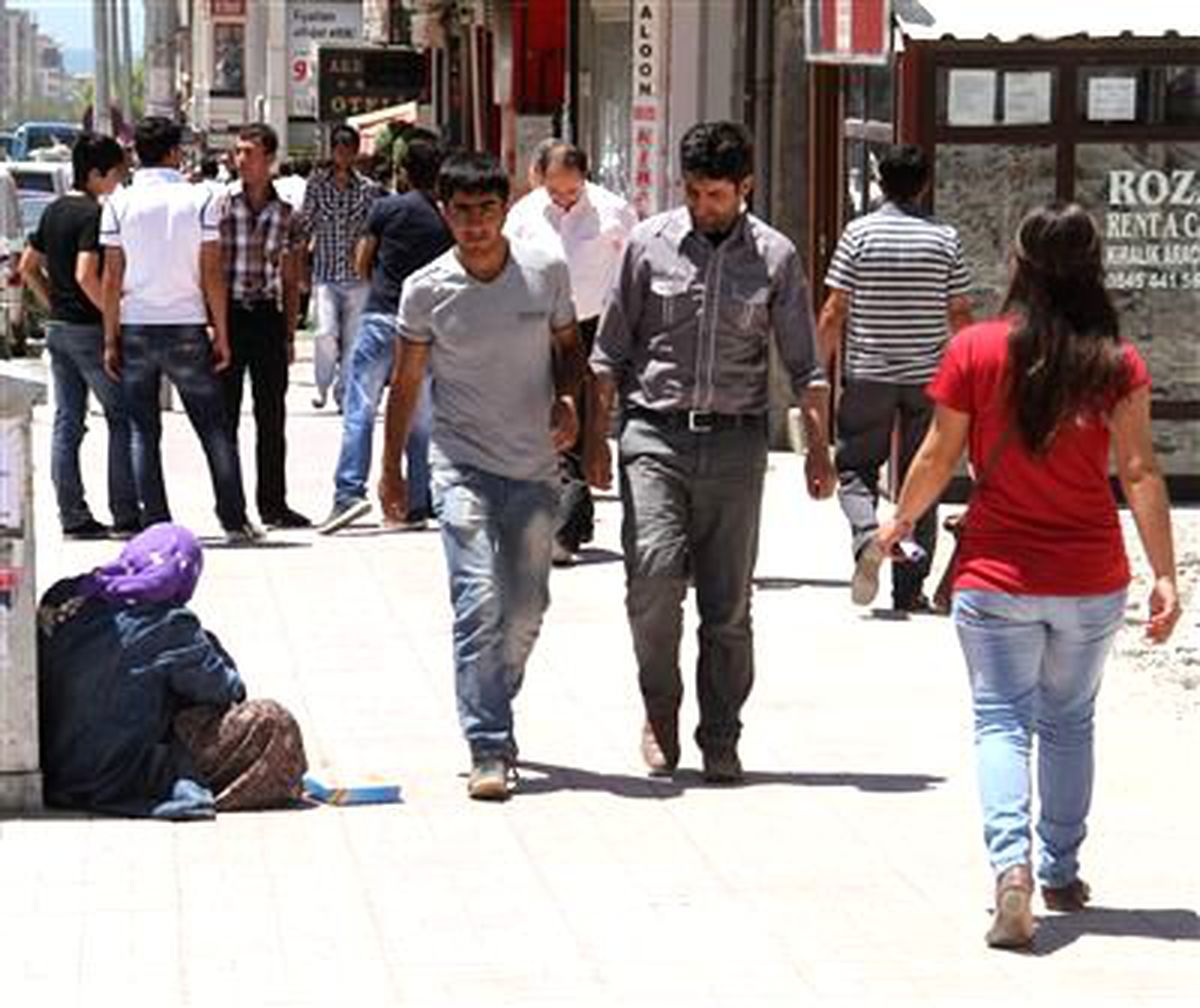 Yaz Geldi Dilenci Sayısı da Arttı