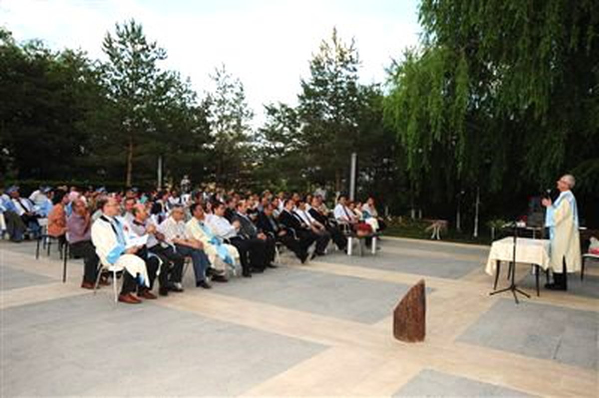 Yyü Tıp Fakültesi\'nde Mezuniyet Sevinci