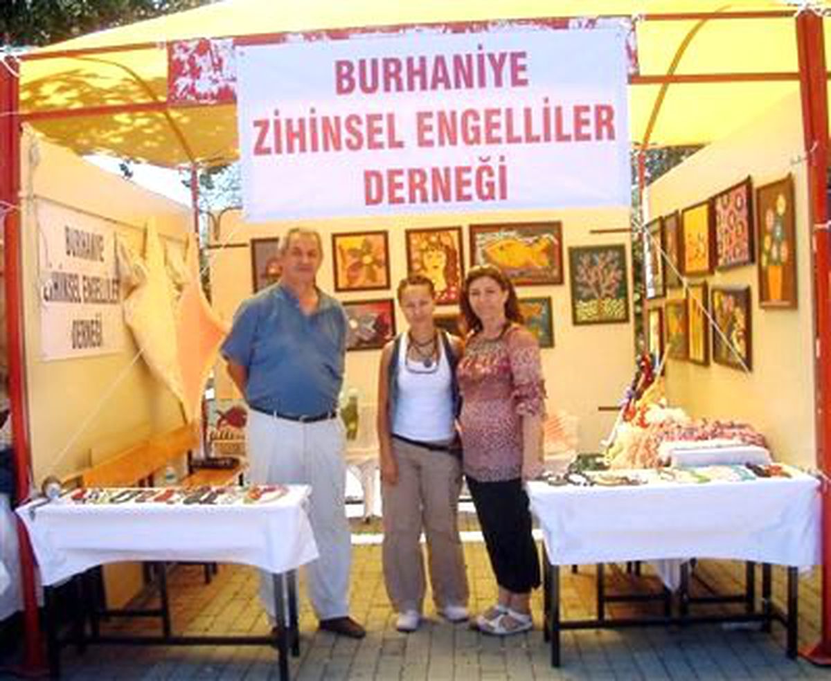 Zihinsel Engellilerin Eserleri Sergilendi