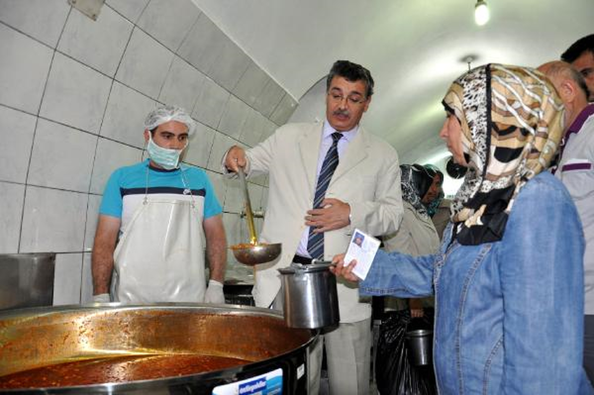 20 Yıldır Yoksulları Doyuran Aşevi Kapısını Açtı