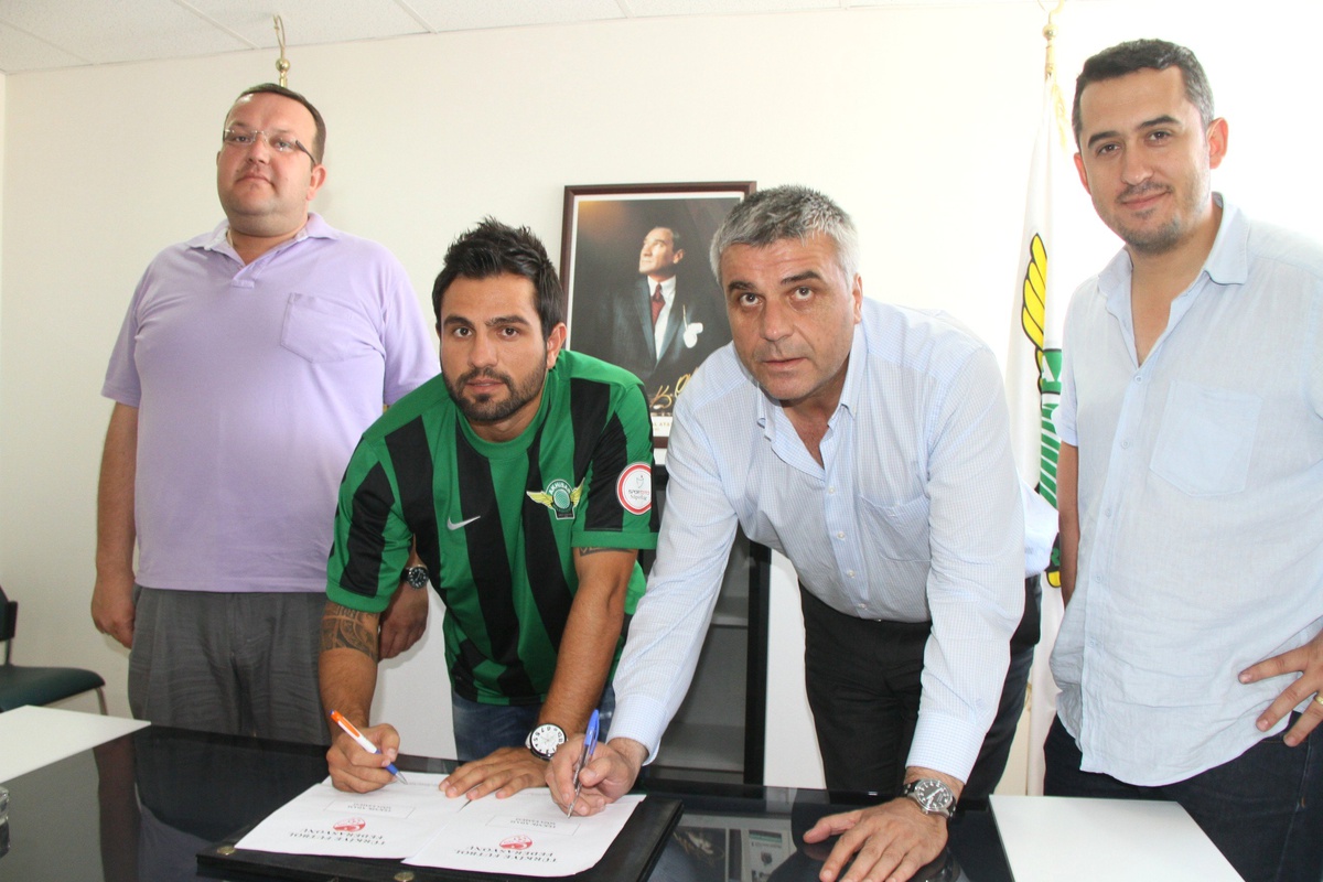 Akhisar Belediyespor Kenan Özer\'i Renklerine Bağladı