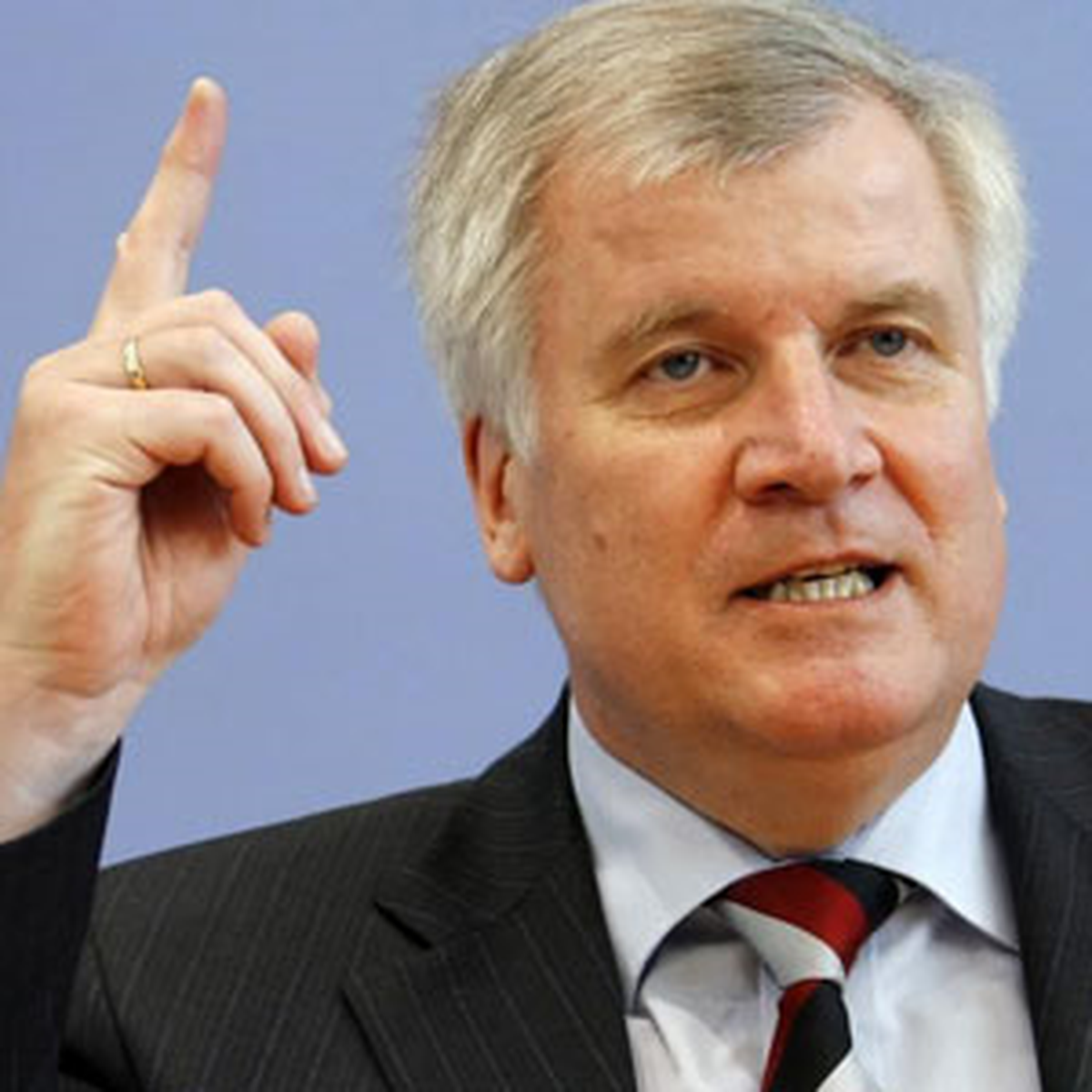 Alman Hükümetinin Küçük Ortağı Csu\'nun Genel Başkanı Seehofer\'den Tehdit