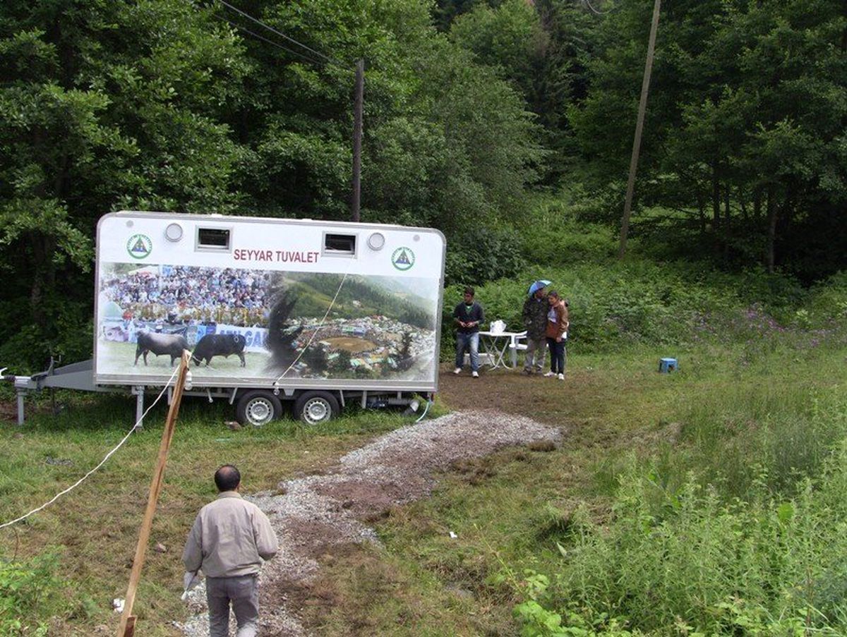 Artvin\'de Seyyar Tuvalet İlgi Görüyor