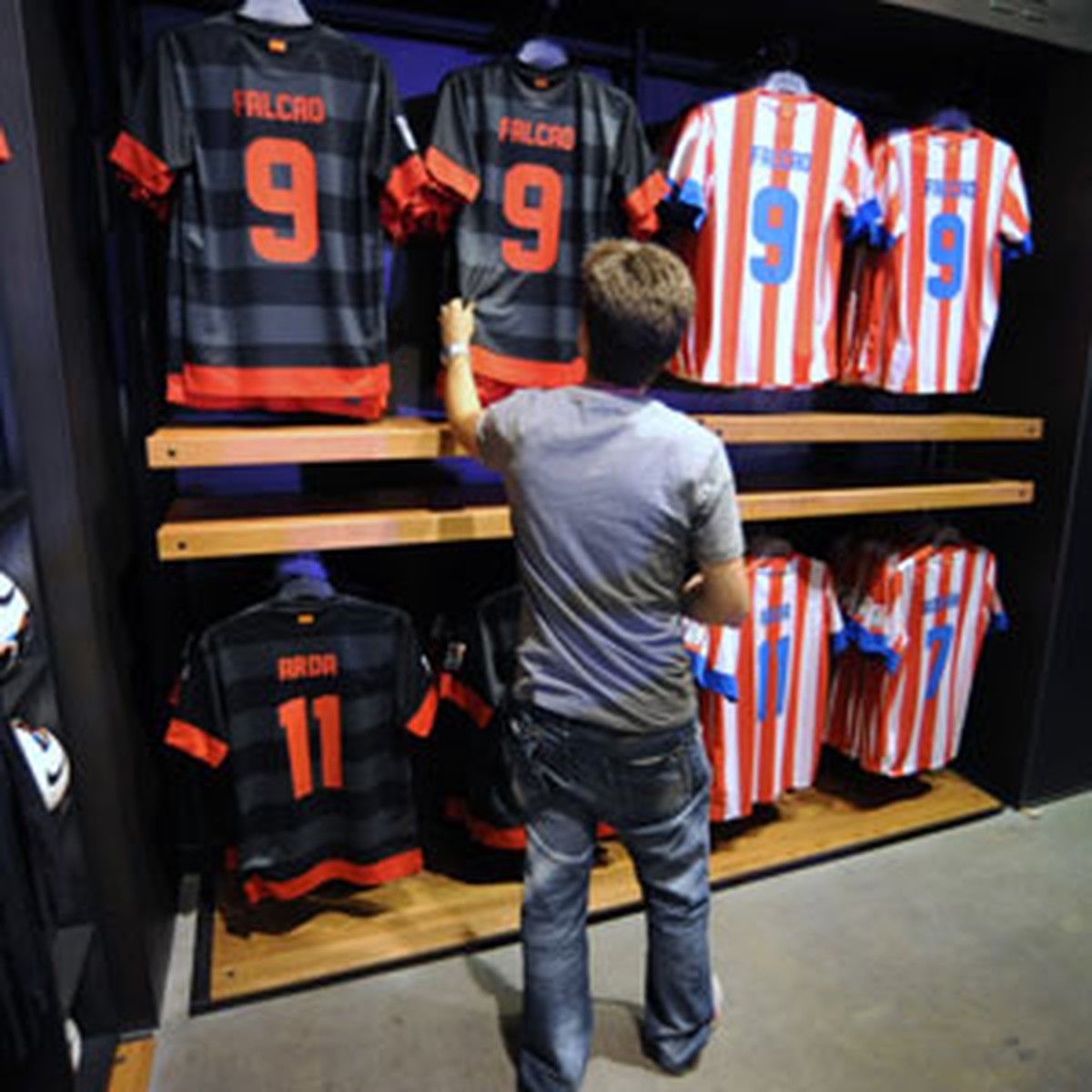 Atletico Madrid Yeni Sezonun Formalarını Tanıttı