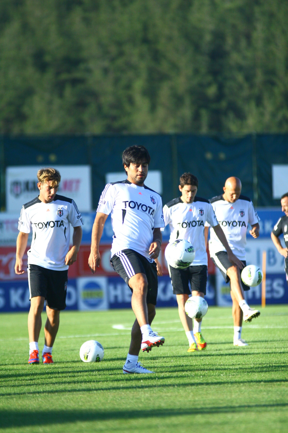 Beşiktaş, Yeni Sezon Hazırlıklarını Sürdürüyor