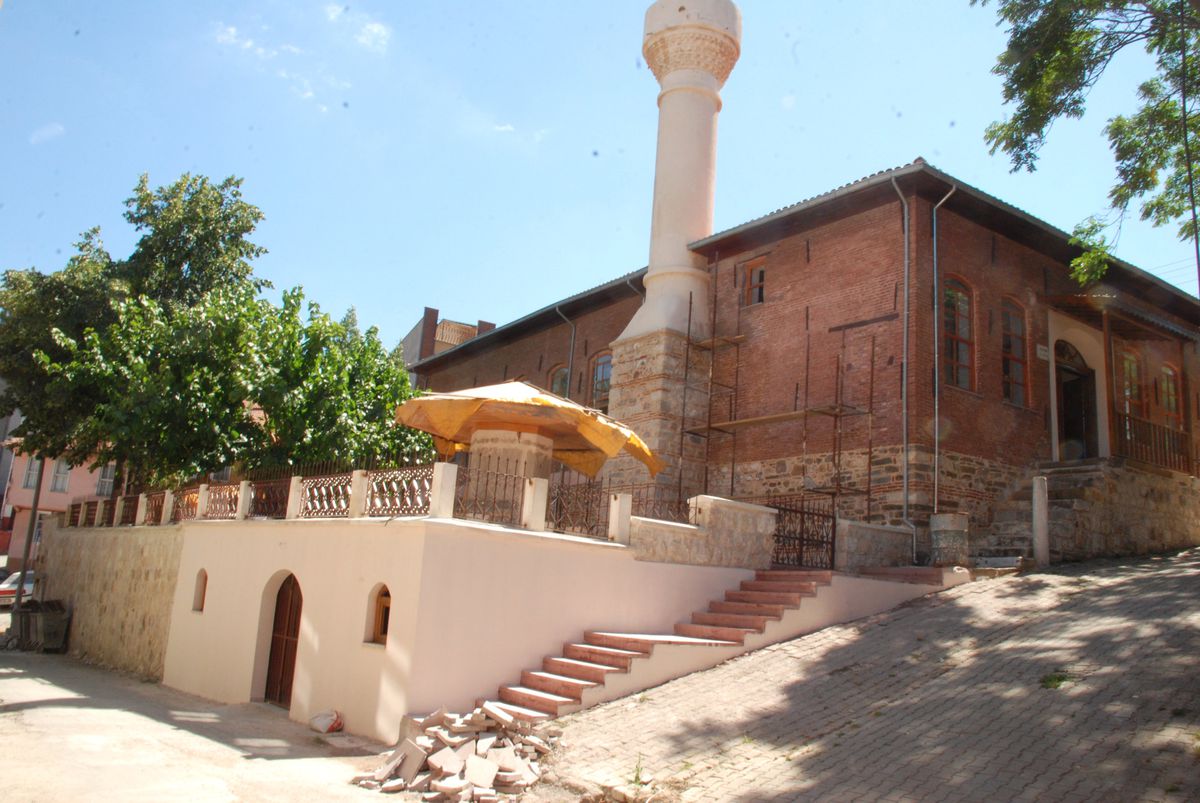 Biga\'da Camiler Yenileniyor