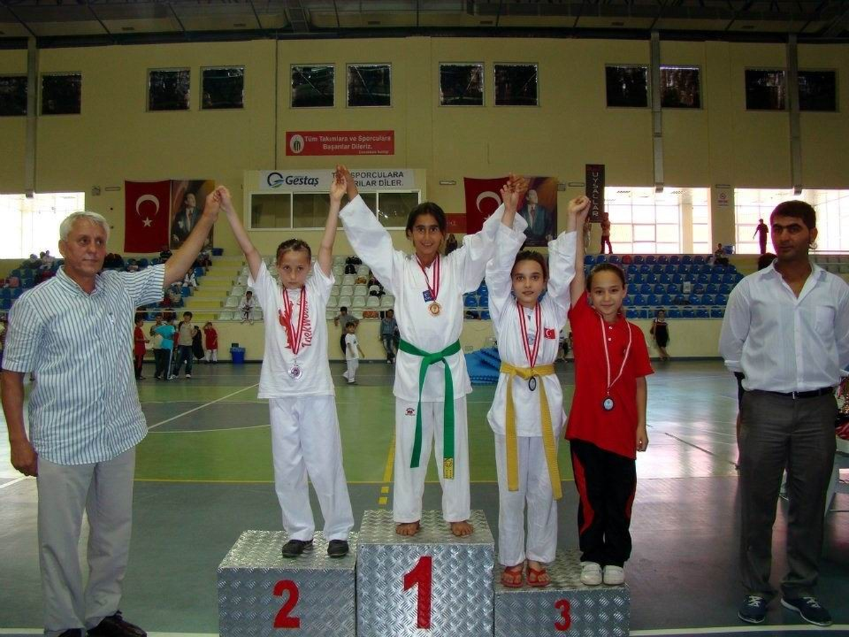 Burhaniye\'nin Madalya Avcıları