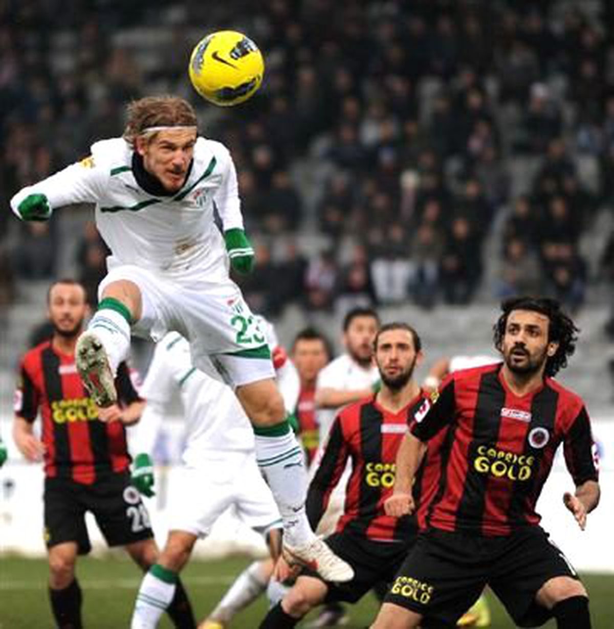 Bursaspor\'un Genç Savunmacısı Serdar: Beklentilere Cevap Vermek İstiyorum