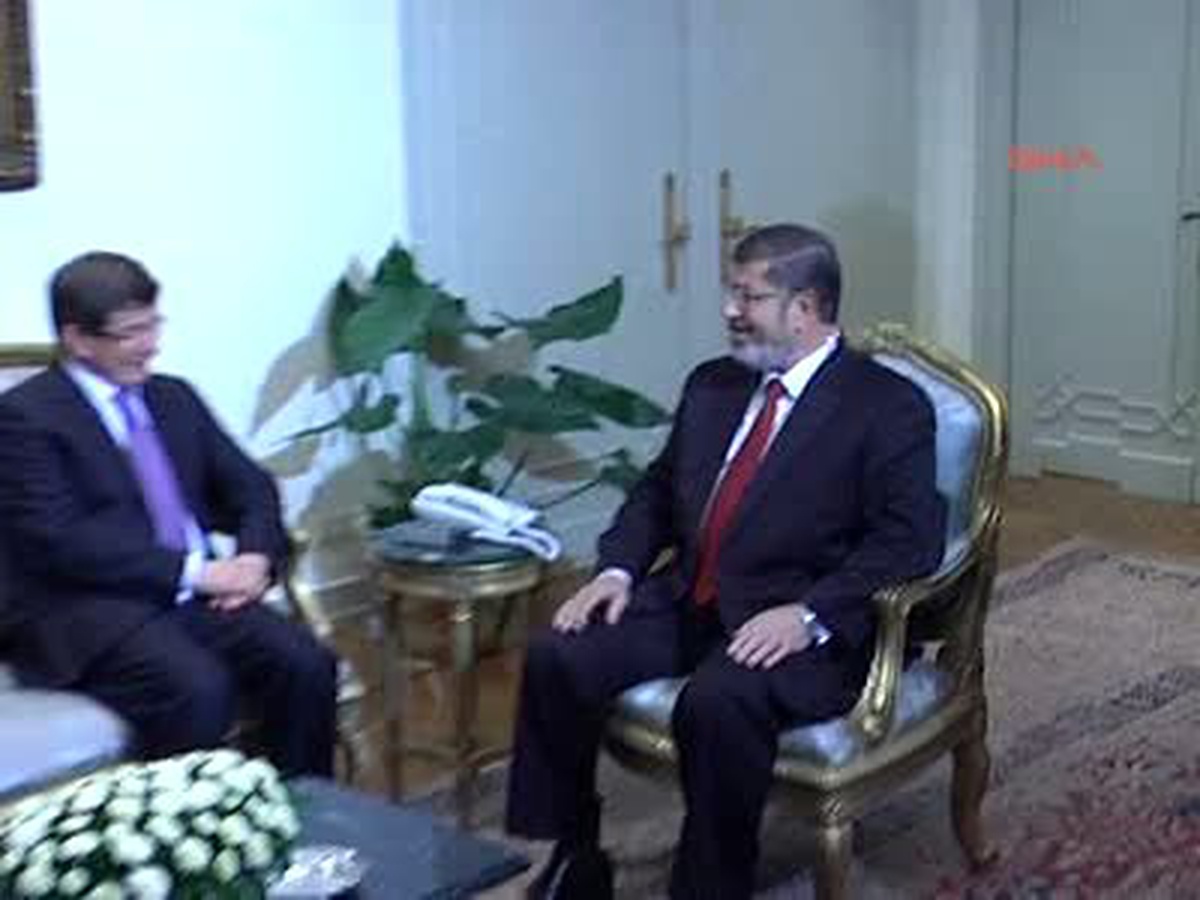 Davutoğlu, Yeni Cumhurbaşkanı Musri ile Görüştü