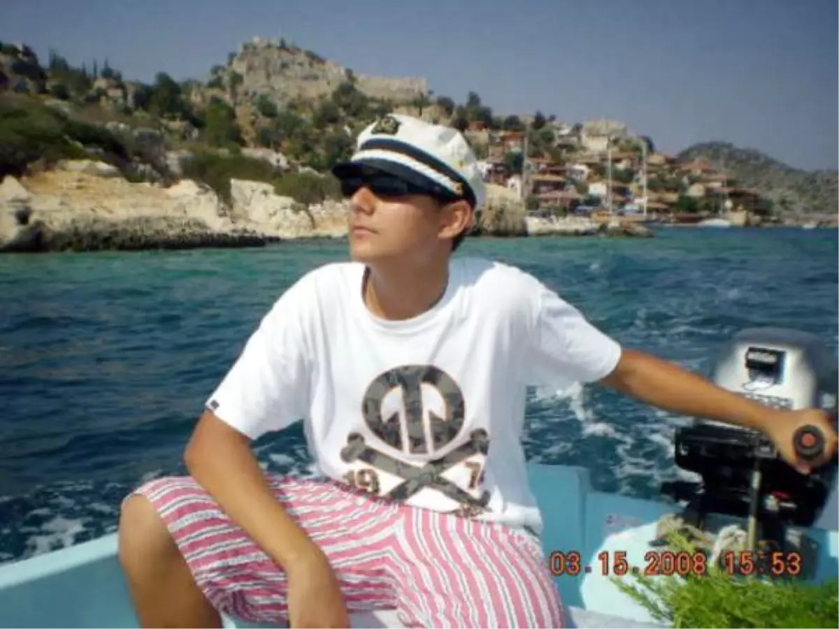 Denize Balıklama Atlayan Üniversiteli Başını Kayaya Çarparak Öldü