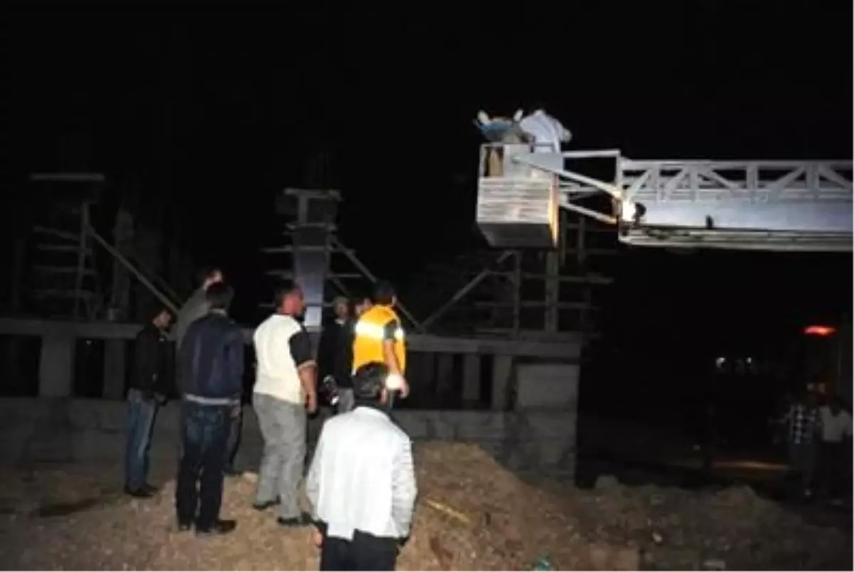 Doğubayazıt\'ta İnşaat Çöktü, 3 İşçi Yaralandı