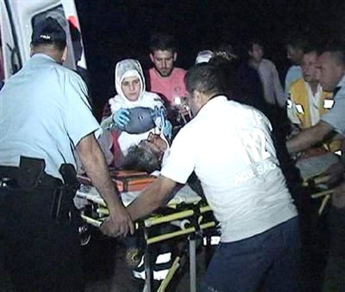Düğün Dönüşü Otomobil Altında Öldü
