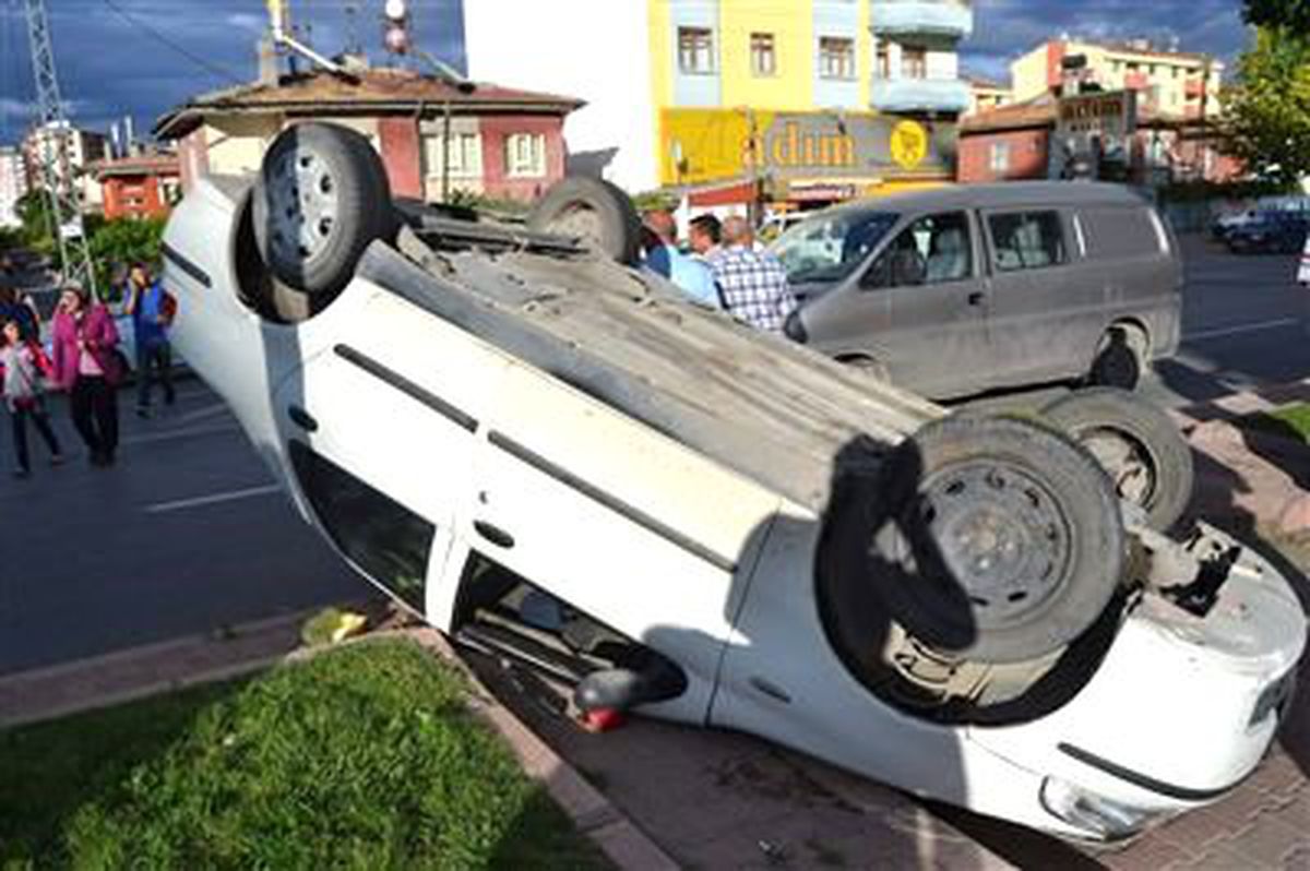Erkilet Bulvarı\'nda Kaza: 1 Yaralı