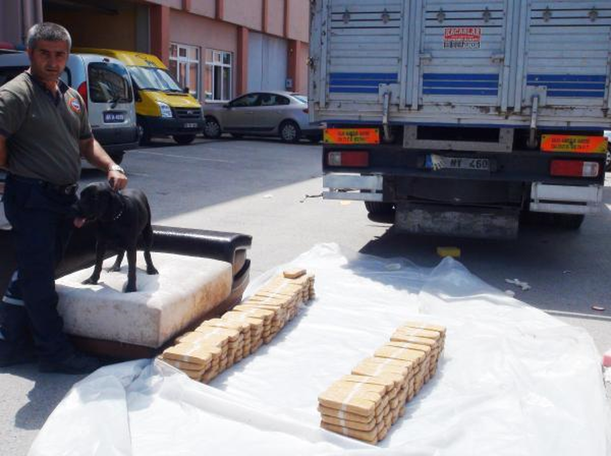 Ev Eşyası Yüklü Kamyonda 90 Kilo Eroin Ele Geçirildi
