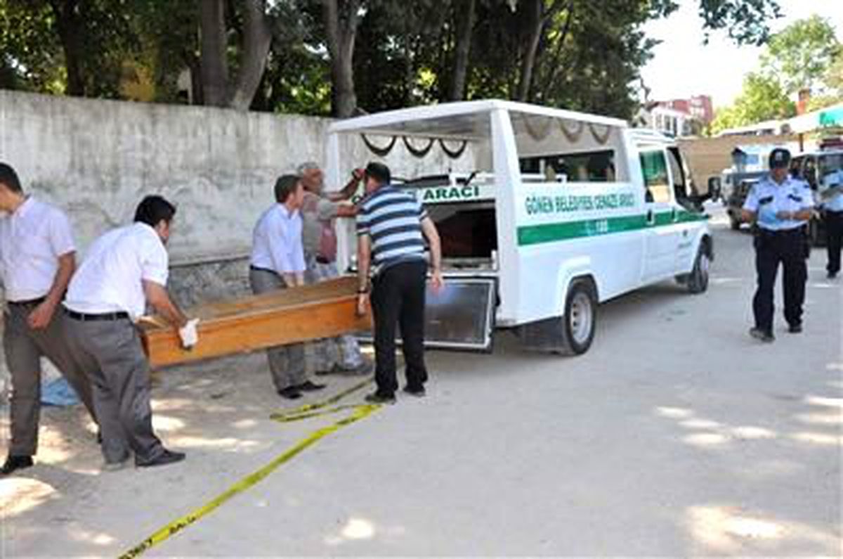 Gönen\'de Parkta Bir Kişi Ölü Bulundu