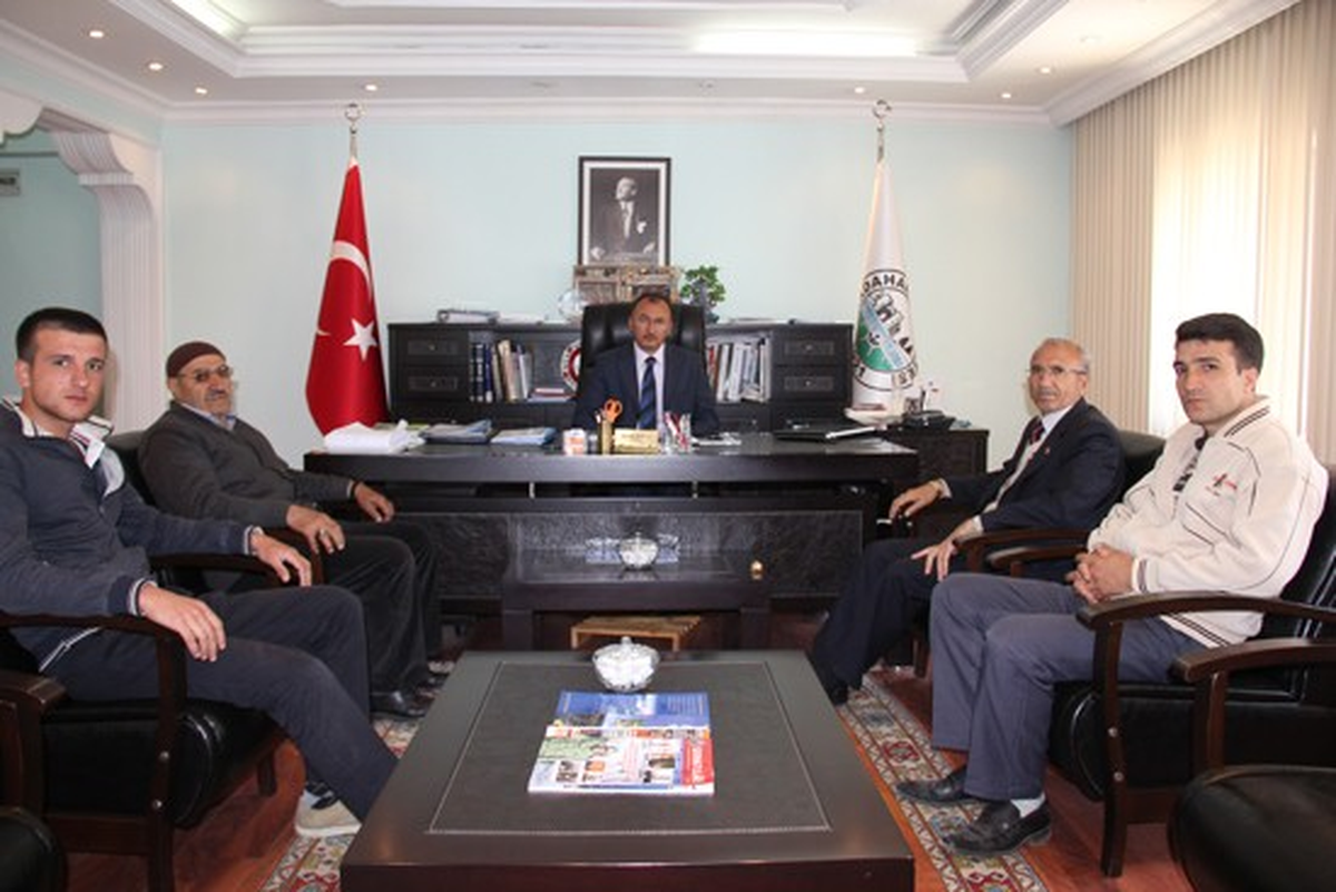 Gürsu Belediye Başkan Yardımcısı Zahir, Belediye Başkanı Köksoy'u Makamında Ziyaret Etti