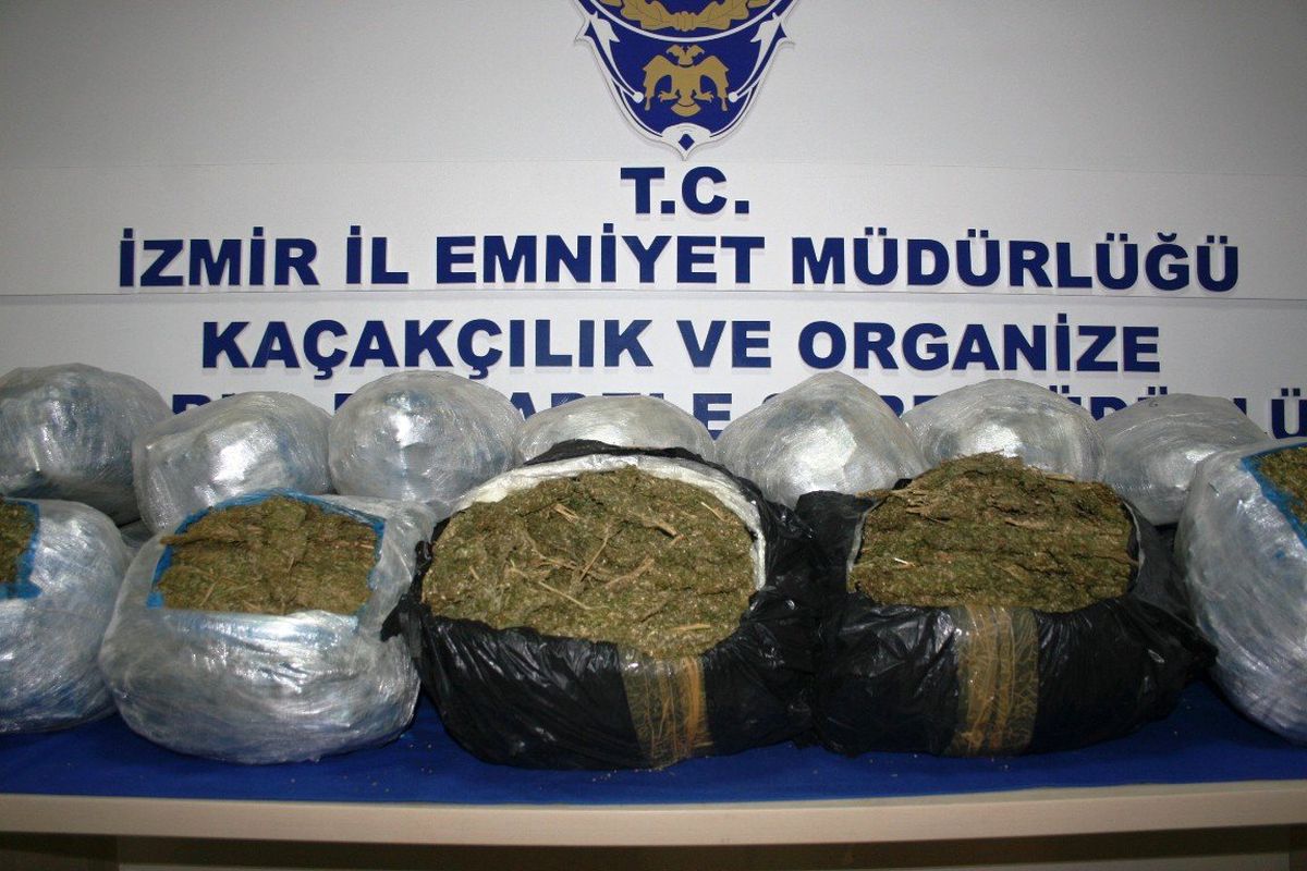 İzmir\'de Esrar Operasyonu