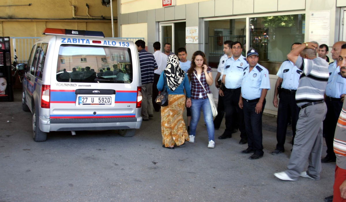Kaldırımı İşgal Eden Esnaf Zabıtaya Saldırdı