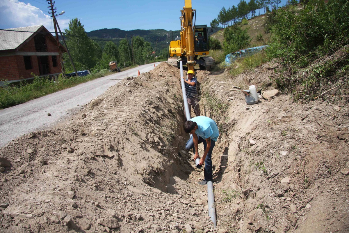 Karaçay Mahallesi\'ne 1500 Metre Yeni Su Hattı