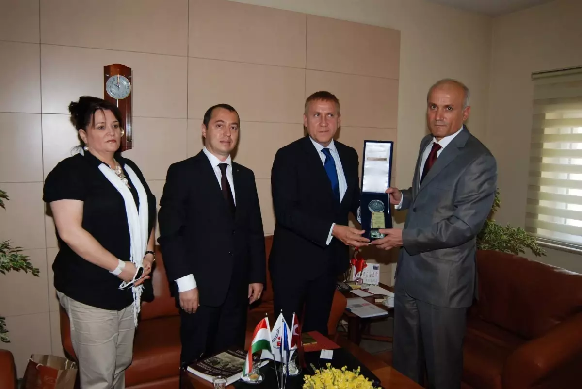 Macar Heyeti Vali Bilici\'yi Ziyaret Etti