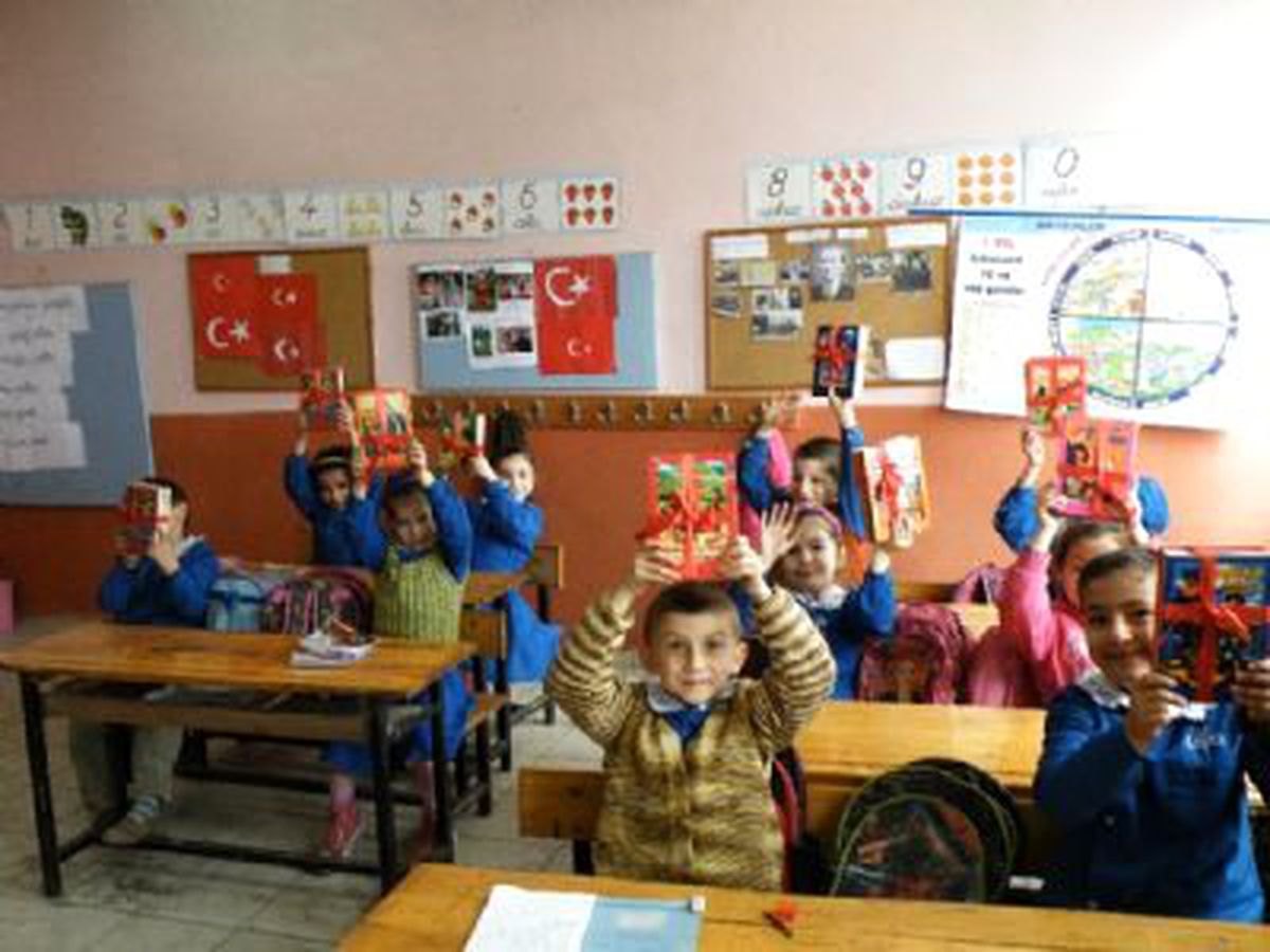 Napolyon.Com Üyeleri İlk 6 Ayda Toçev Çocuklarına 1.945 Kitap Ulaştırdı