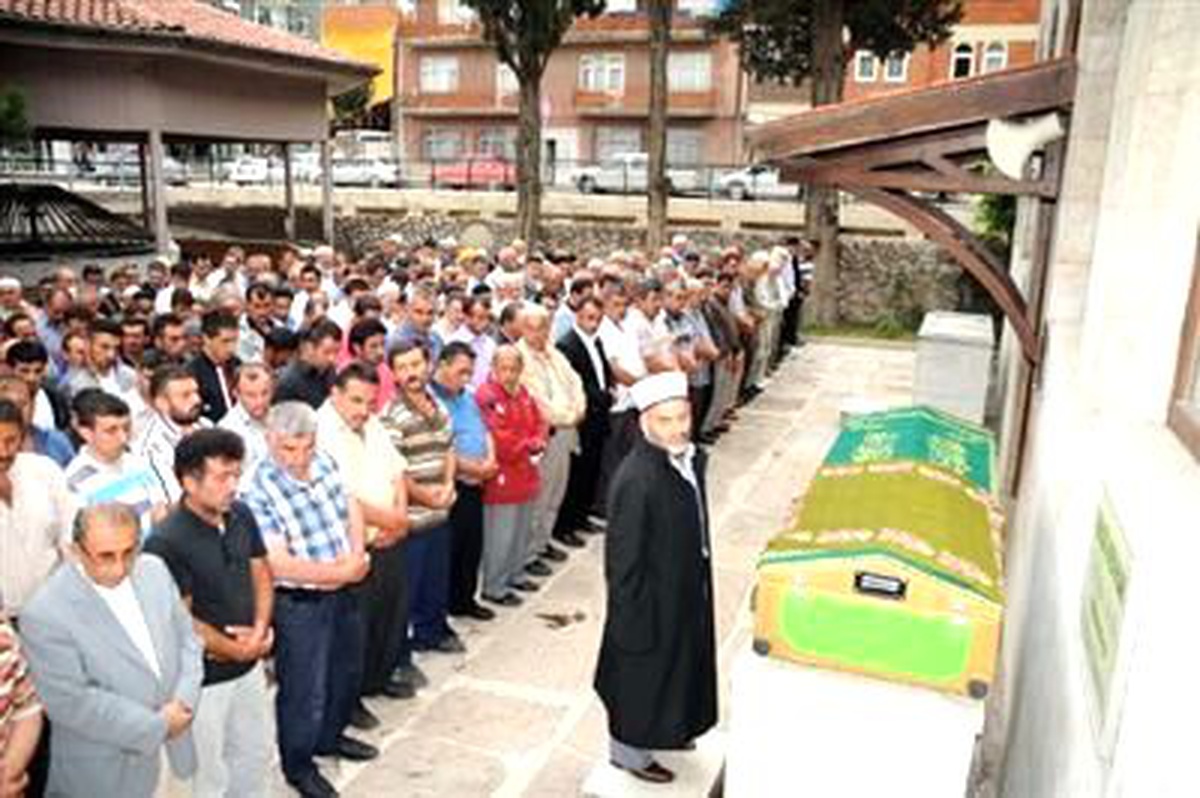 Otomobilin Altında Kalan 11 Yaşındaki Aleyna Öldü