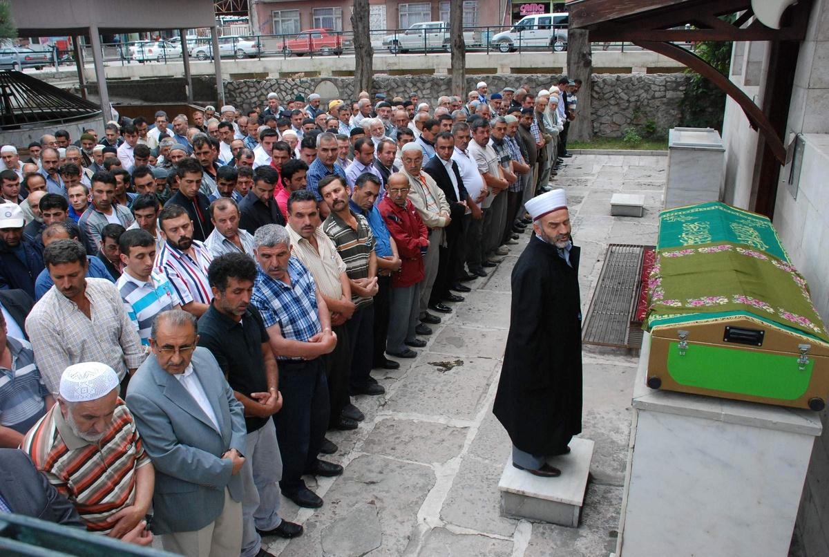 Otomobilin Çarptığı Kız Çocuğu Hayatını Kaybetti