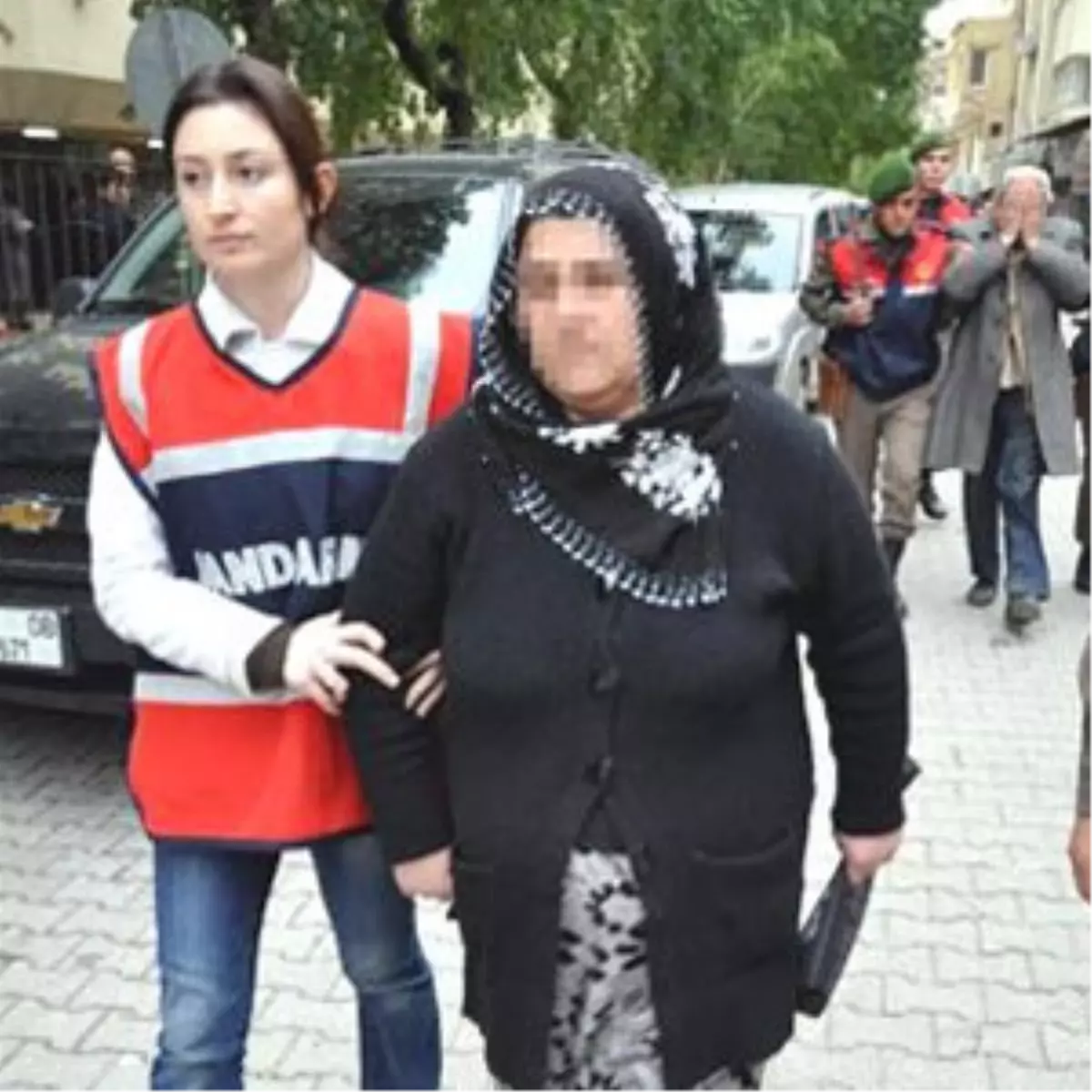 Öz Kızlarını Fuhuşa Zorladı