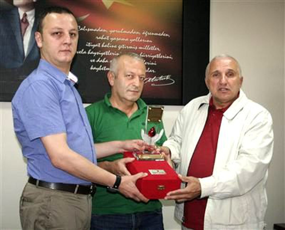 Rekortmen Bağışçıya Plaket