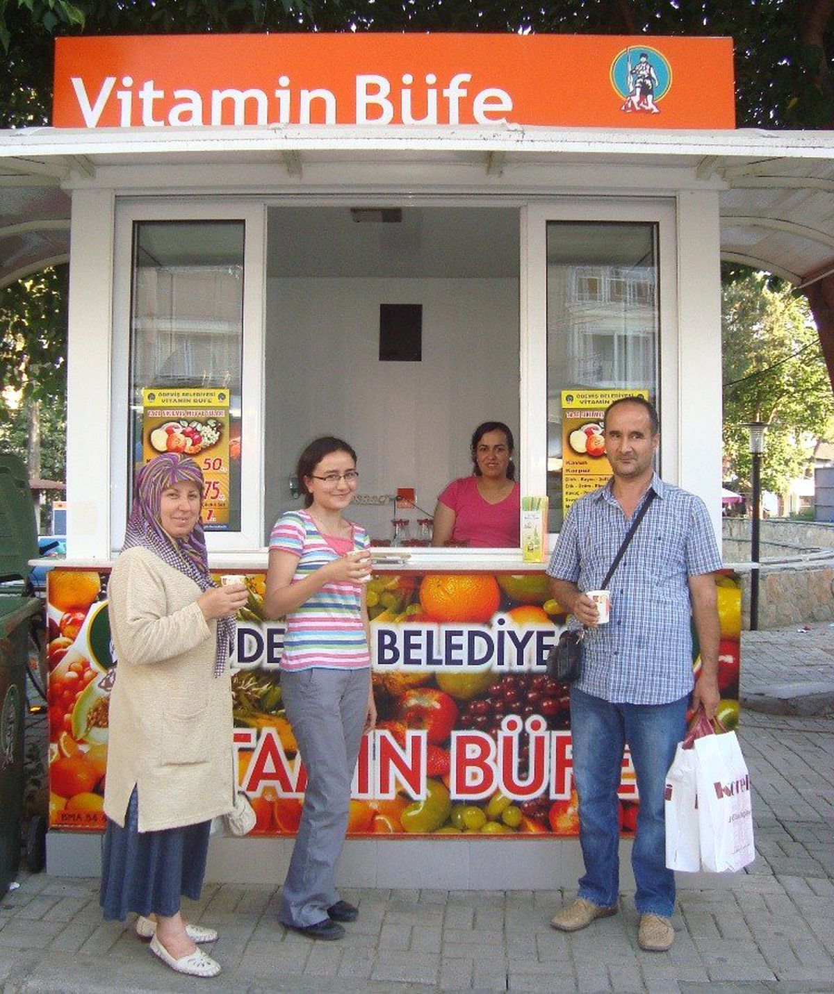 Sıcaklar Bastırdı Ödemiş\'te Vitamin Büfelere İlgi Arttı