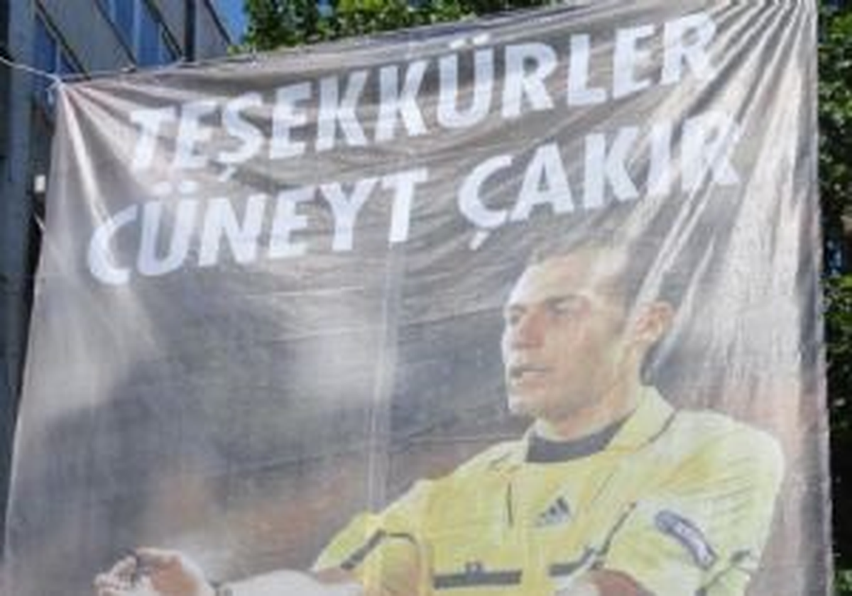 Şişli Belediyesi\'nden Cüneyt Çakır\'a Teşekkür Afişi