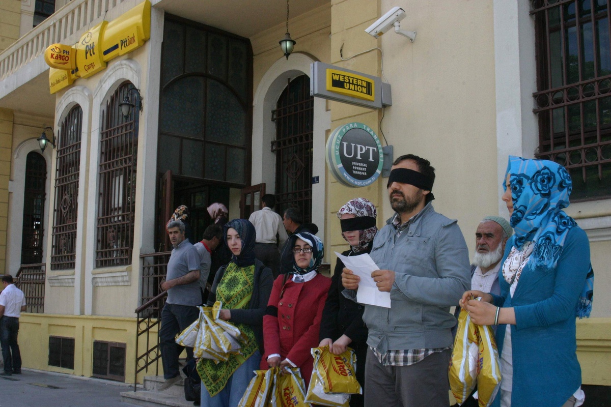 Topladıkları Fuhuş Kartvizitlerini Bakan ve Milletvekillerine Yolladılar