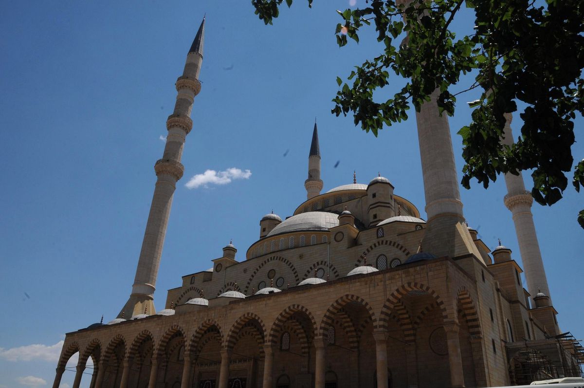 Aynı Anda 23 Bin Kişi Namaz Kılacak