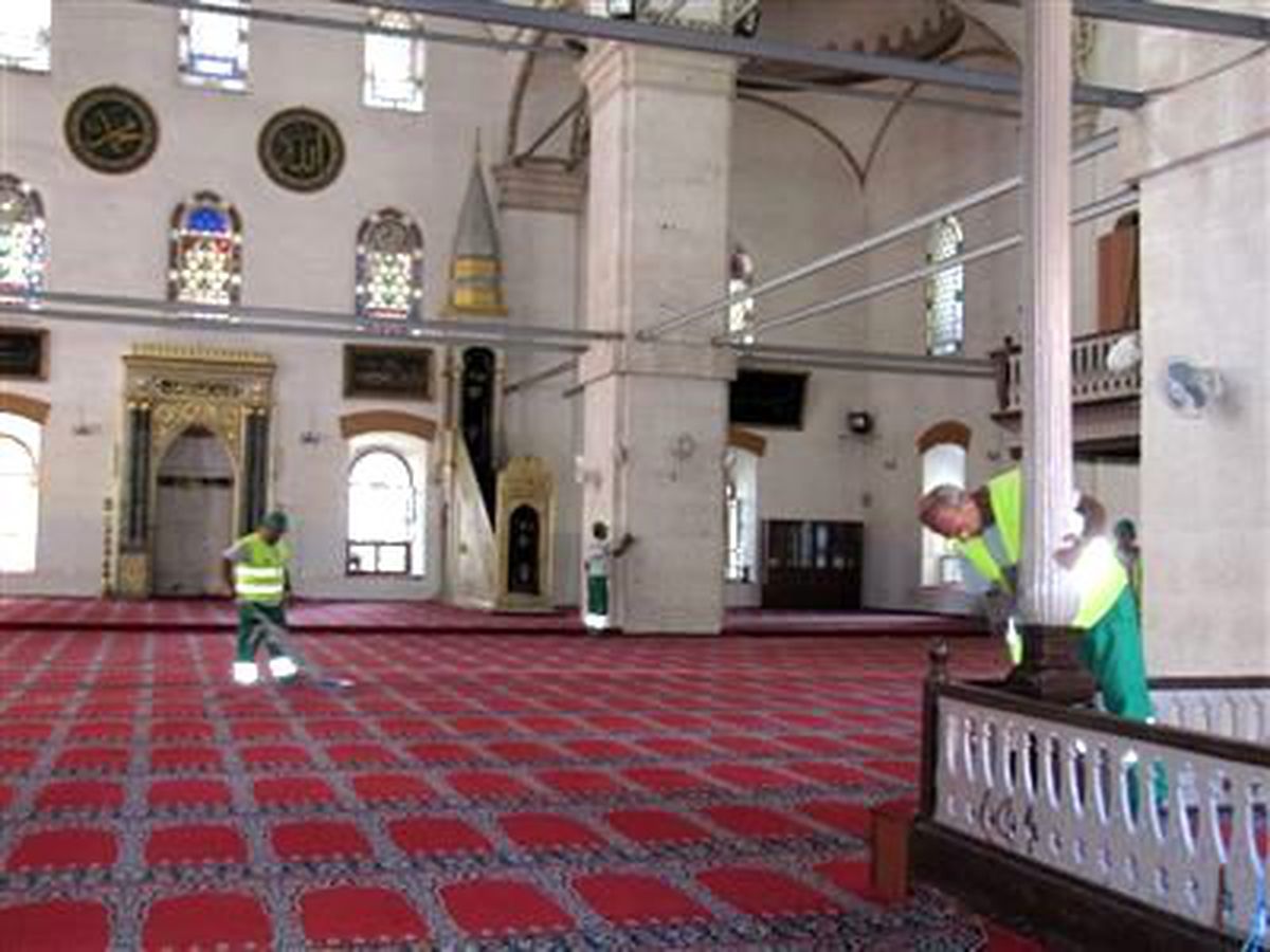 Balıkesir\'de Camiler Gül Suyu Kokacak