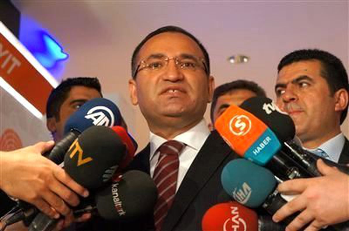 Başbakan Yardımcısı Bekir Bozdağ, 3.Yargı Paketi ile İlgili Yapılan Düzenlemelerin Ardından Tutuklu...