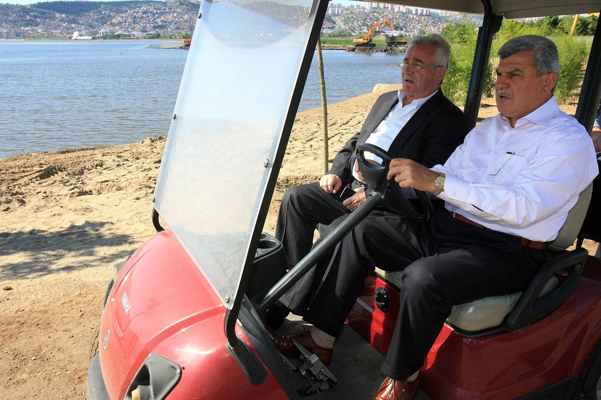 Başkan Karaosmanoğlu, Vinsan Sahilinde İncelemelerde Bulundu