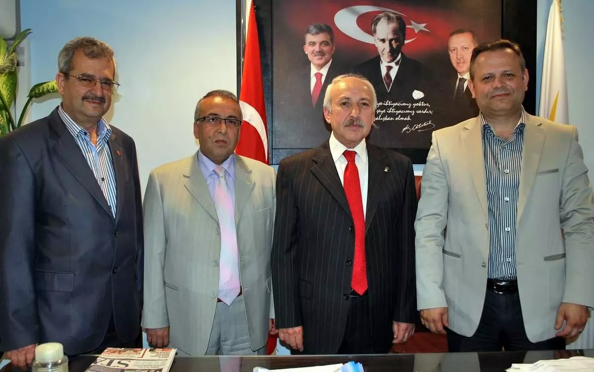 Başkan Kelleci Partiye Yeni Katılanlara Rozet Taktı