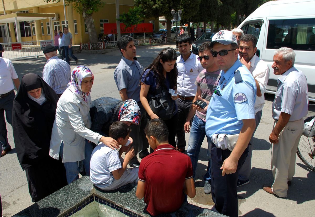 Bisiklet Süs Havuzuna Uçtu: 2 Yaralı