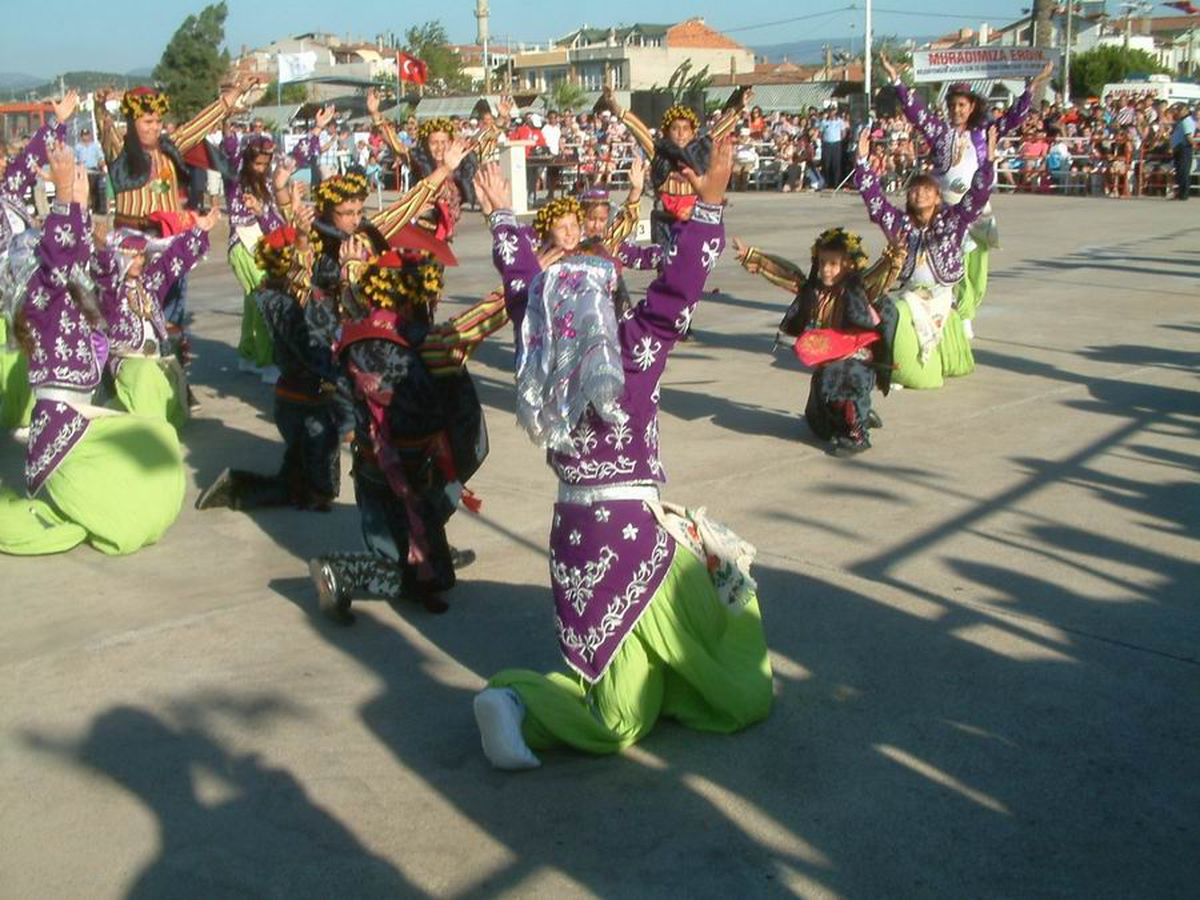 Burhaniye\'de Küçük Baran\'a Büyük Alkış