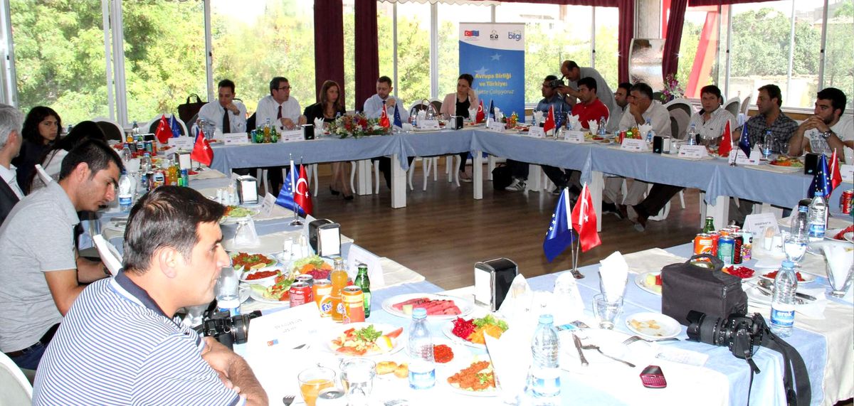 Büyükelçi Ripert, Van\'da Gazetecilerle Bir Araya Geldi