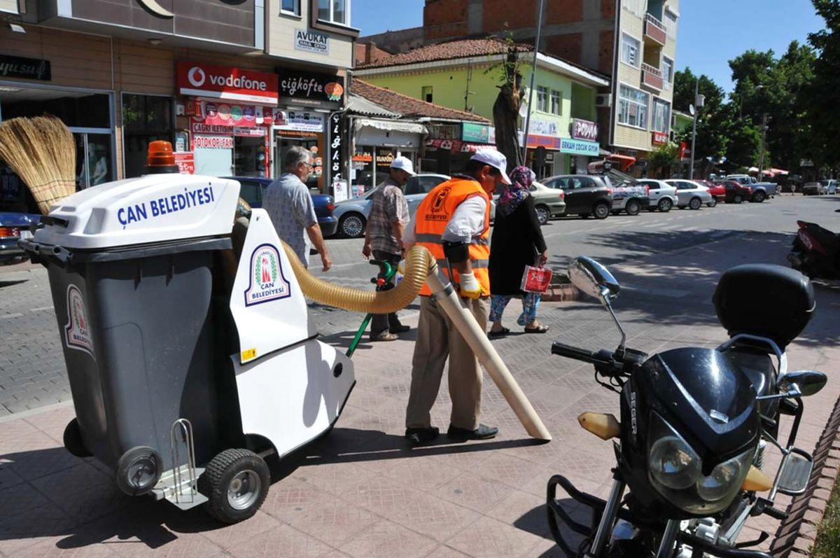 Çan Sokaklarını Robot Fil Temizleyecek