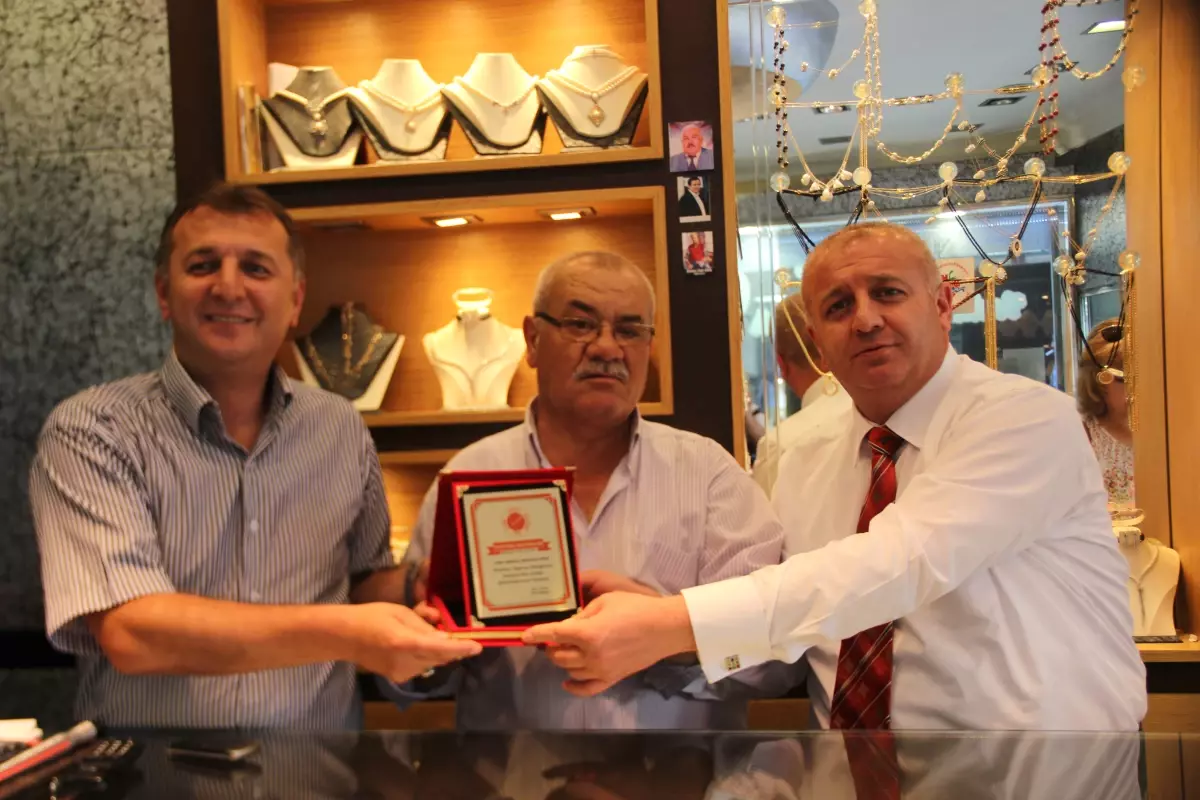 Çelik'ten Yazıcıoğlu'na Teşekkür Plaketi