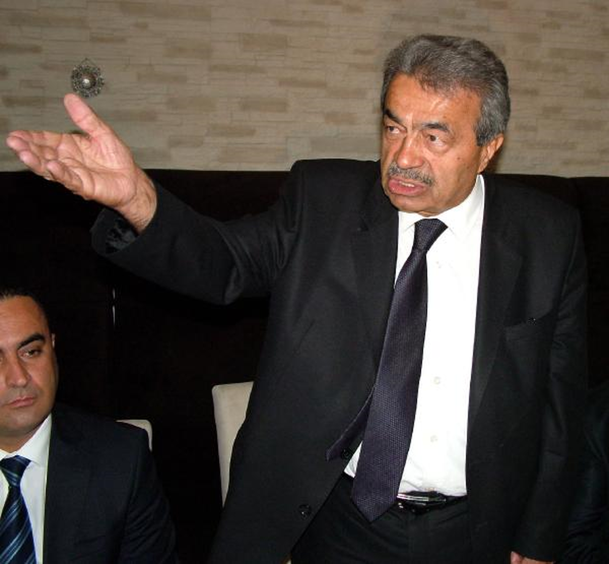 CHP\'li Genç: Milletvekillerini Tutuksuz Yargılayın