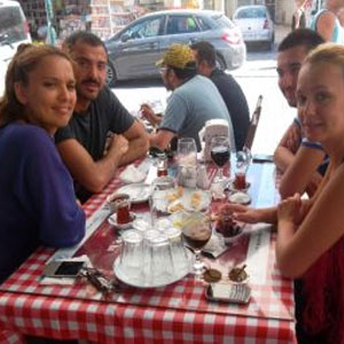 Demet Akalın Eşiyle Birlikte Çeşme\'de