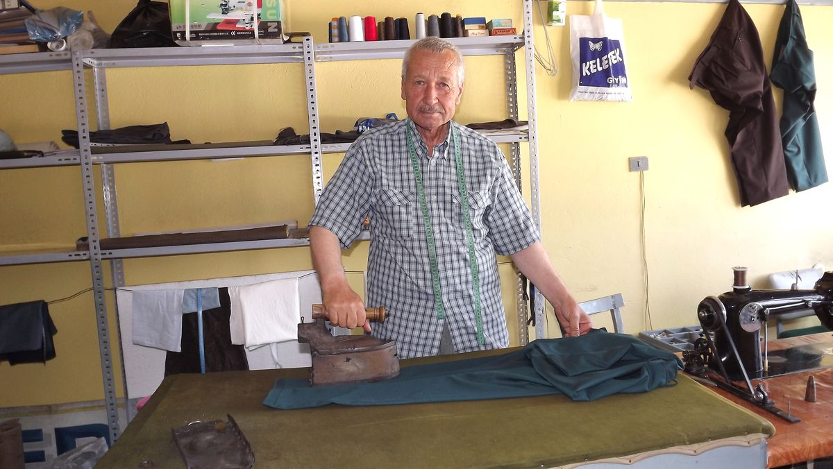Demircili Terzi Ustası Kömürlü Ütüden Vazgeçmiyor